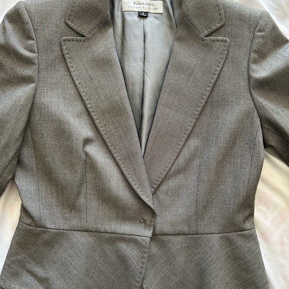 Women’s 2 piece skirt and jacket. Bow detail on sleeves. Great for the office - Picture 3 of 8